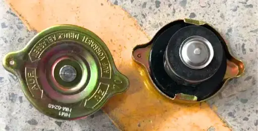 [HM-6248] Tapa Tarro Agua Freightliner Guitarra M2